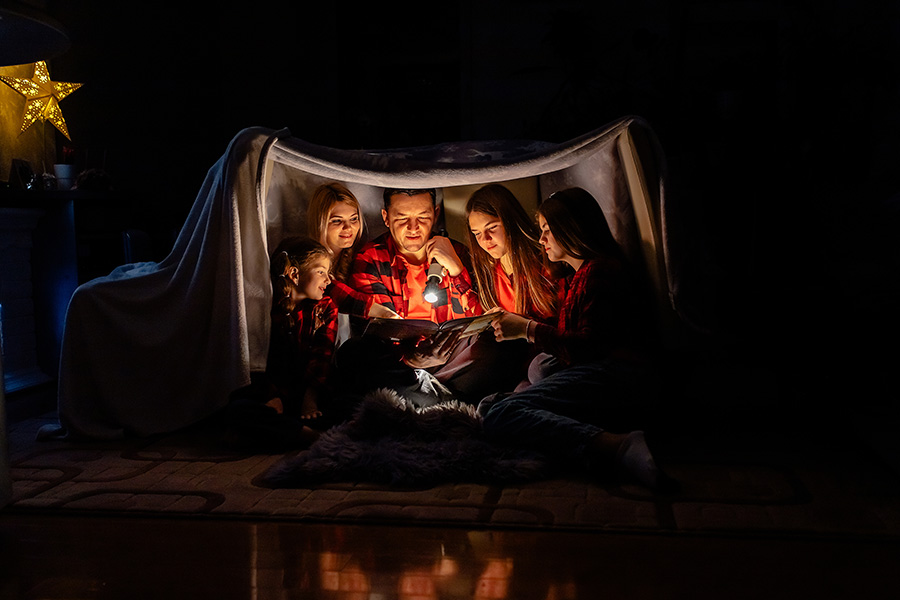 happy-family-reading