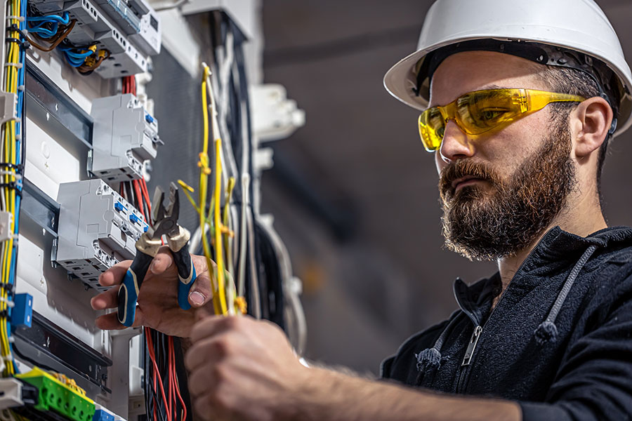 Commercial Electrician vs. Residential Electrician